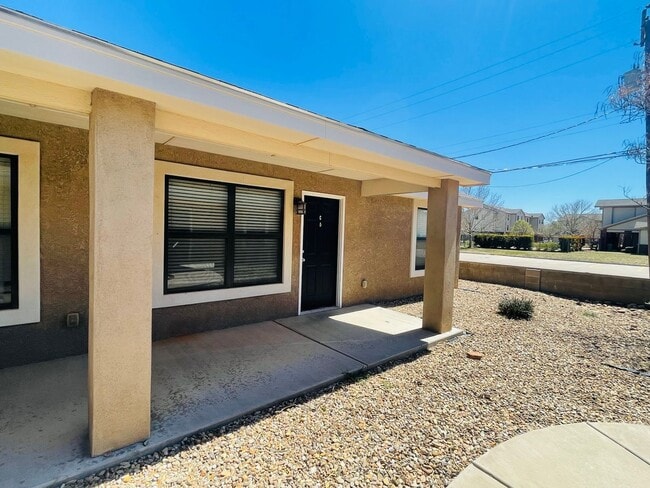 Building Photo - 1101 W 15th St