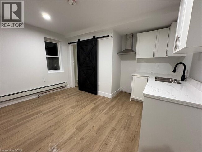 Photo du bâtiment - 803 King St