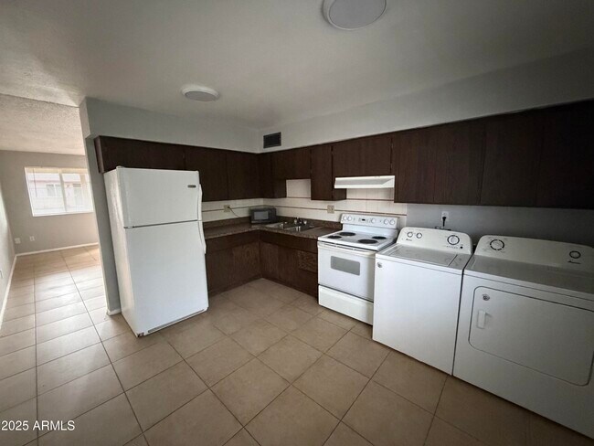 Foto del edificio - 8316 N 60th Ave