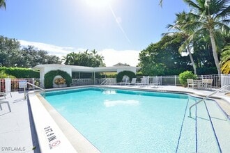 Building Photo - 800 S Golf Dr