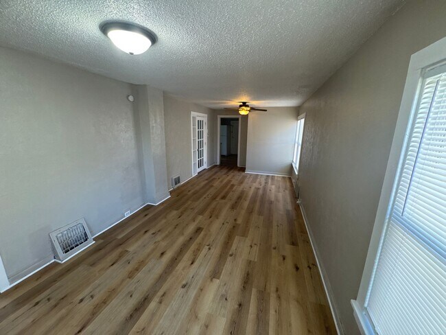 Building Photo - Charming 3-Bedroom Home w/ Sunroom, Spacio...