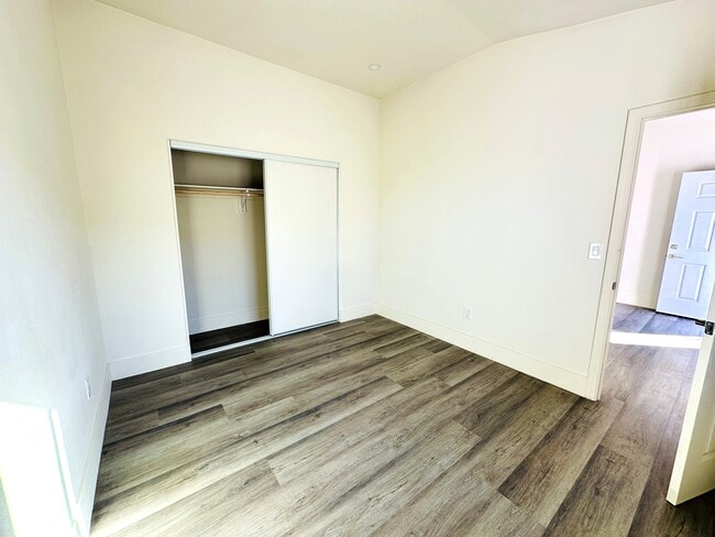 Spacious bedroom with Walk in Closet - 4239 Mt Everest Blvd