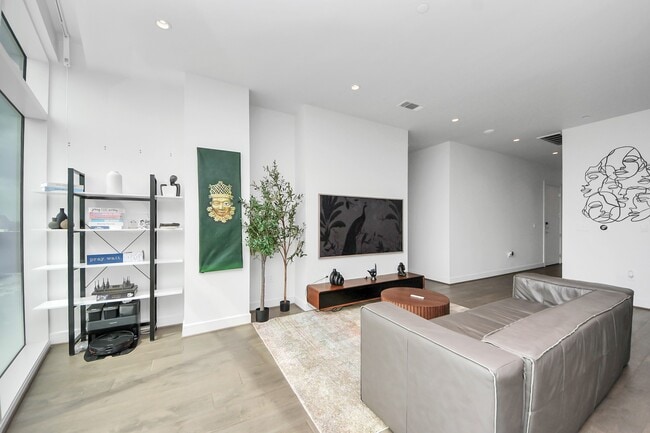 Building Photo - 4521 San Felipe St