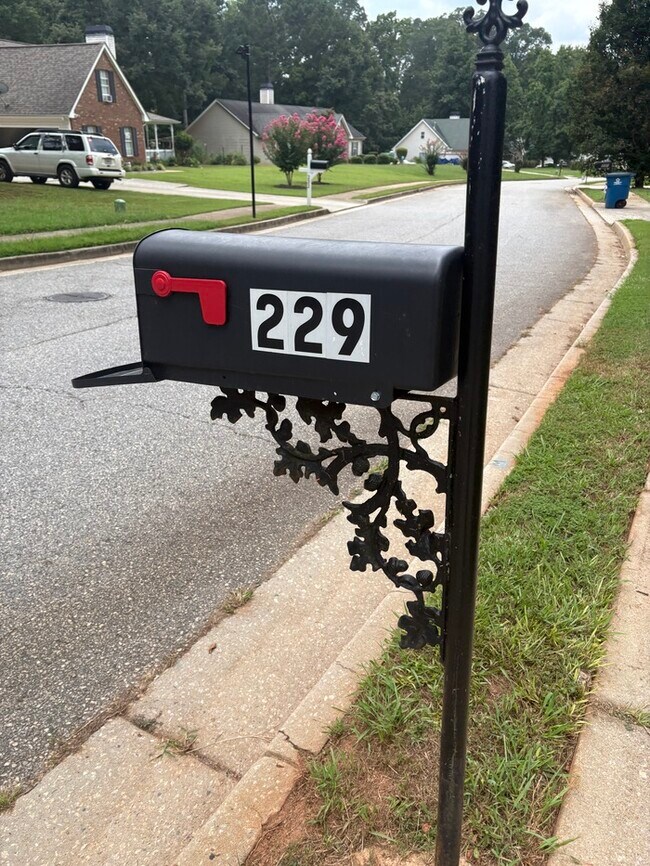Foto del edificio - 229 Pebble Creek Dr