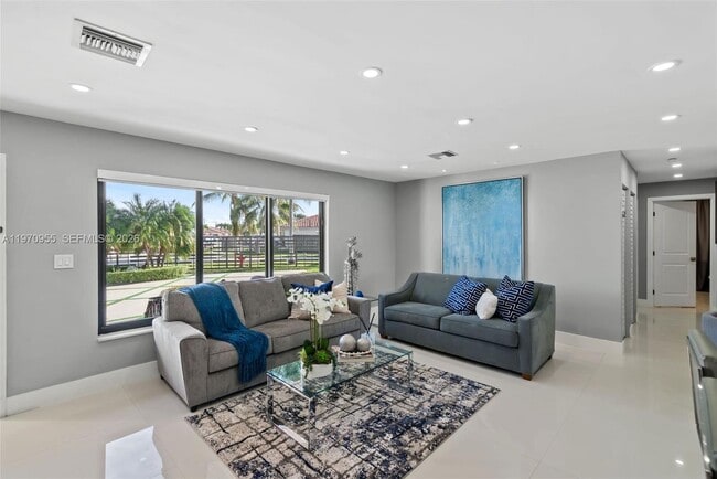 Foto del edificio - 830 SW 93rd Ave