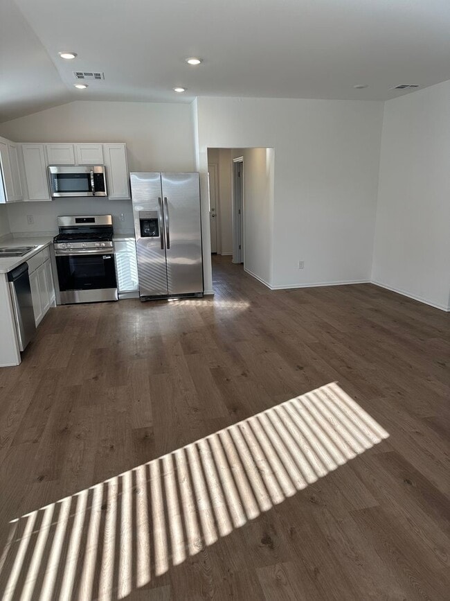 Building Photo - Don’t Miss Out — Summer Savings: $99 First Month’s Rent | Convenient 3-Bedroom, 2-Bath Home in Pu...