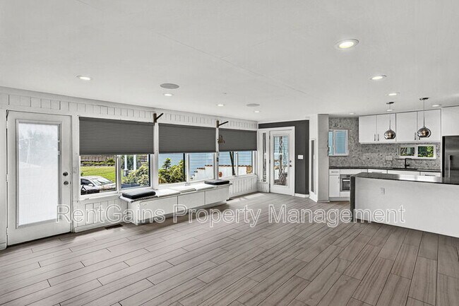 Building Photo - 5084 Atlantic View