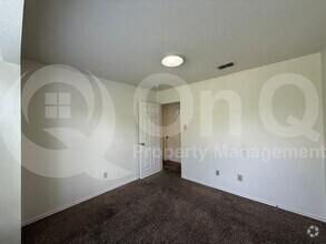 Building Photo - 1206 Hyde Park Dr