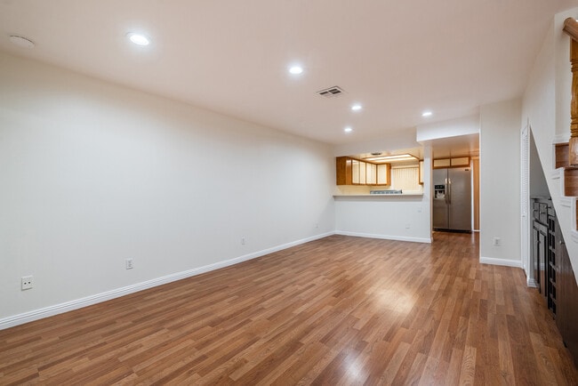 Building Photo - 305 E Valencia Ave