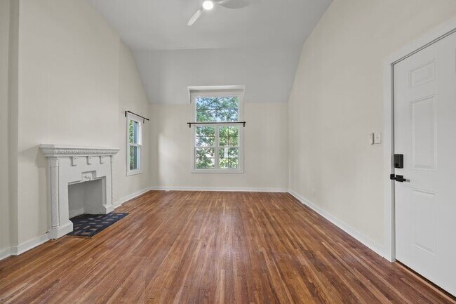 Foto del edificio - 1383 Eastview Ave