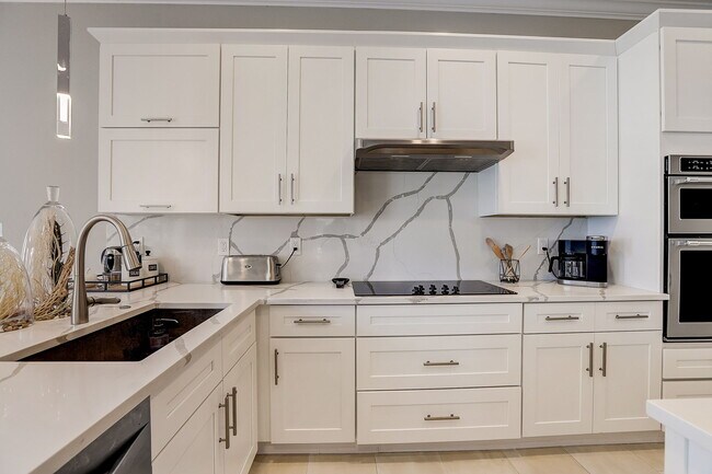 Building Photo - 23338 Dinhurst Ct