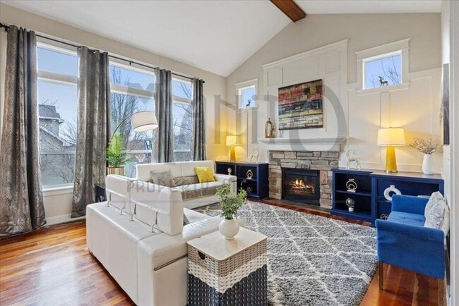 Building Photo - Spacious Trickle Creek Home