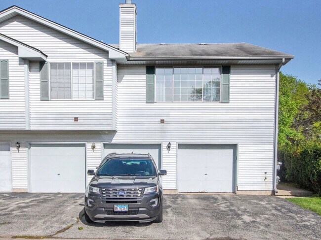 Foto del edificio - 6S018 Steeple Run Dr