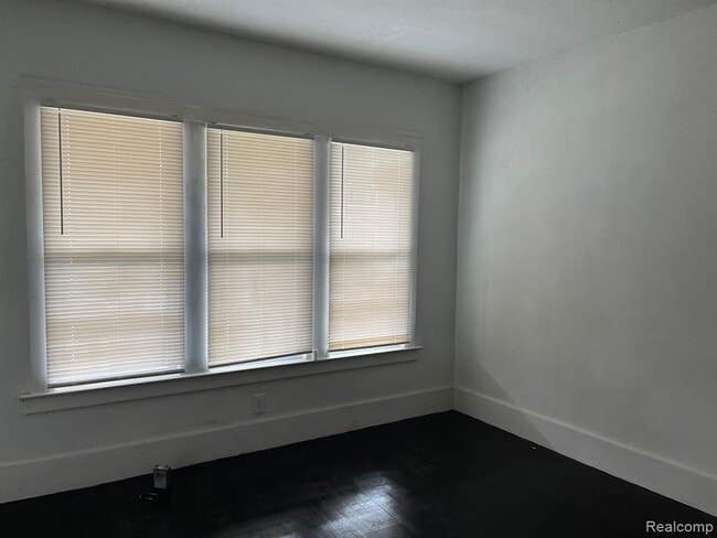 Building Photo - 9421 Ravenswood St
