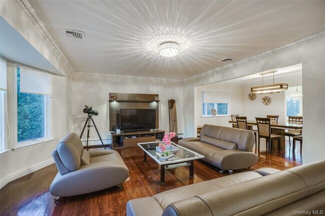 Foto del edificio - 1041 Glen Cove Ave