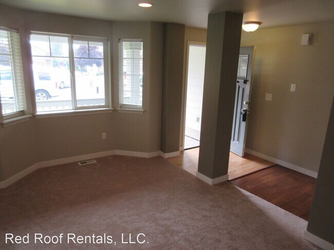 Foto del edificio - 3 br, 2 bath House - 517 E 49th St