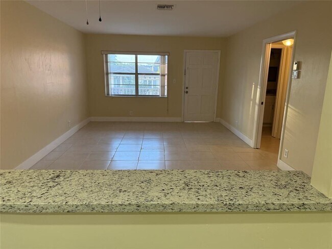 Foto del edificio - 1450 N Riverside Dr