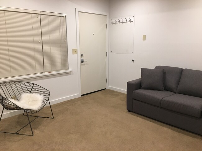 Living Room w/ deluxe queen sleeper sofa - 2318 NE 51st St