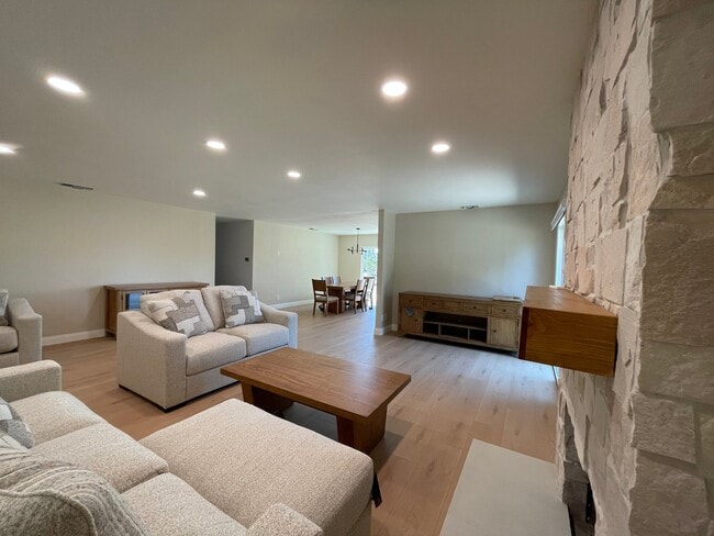 Building Photo - 13715 Westward Dr