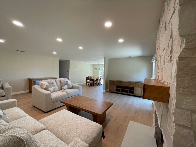 Foto del edificio - 13715 Westward Dr