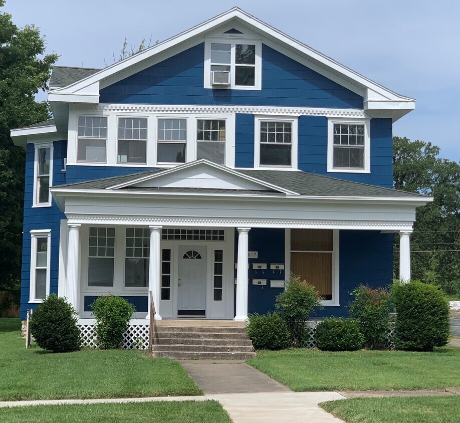 Primary Photo - 1617 N Benton Ave