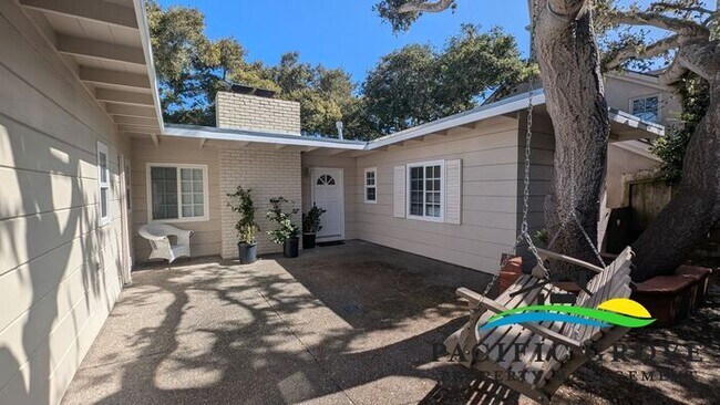Foto del edificio - Charming New Monterey Home with Bay Views with all utilities included