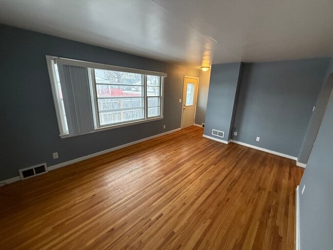 Foto del edificio - 2 Bed, 1 Bath Single-Family Home Close to Downtown!