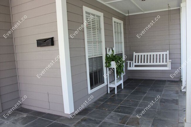 Building Photo - 2910 W Sitios St