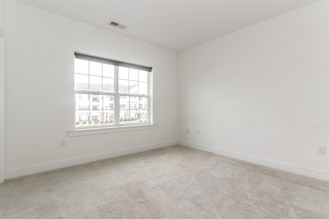 Building Photo - 827 Stiller Ln