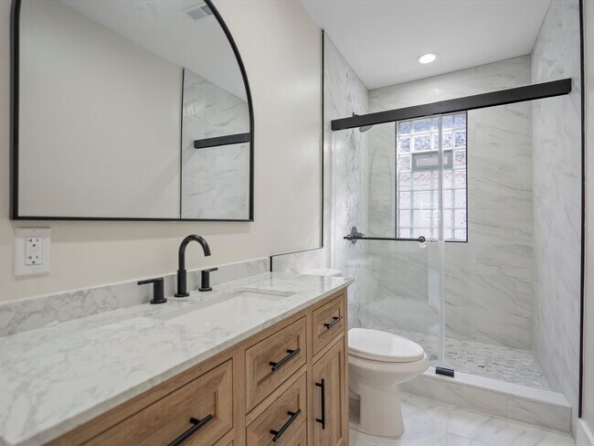 Foto del edificio - 3041 Holbrook St
