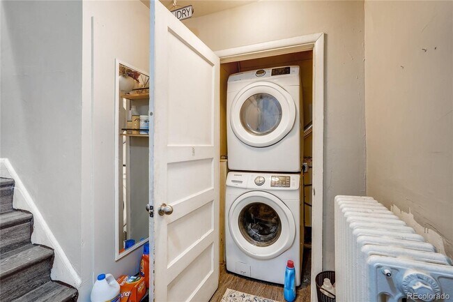 Shared laundry - 550 S Lincoln St