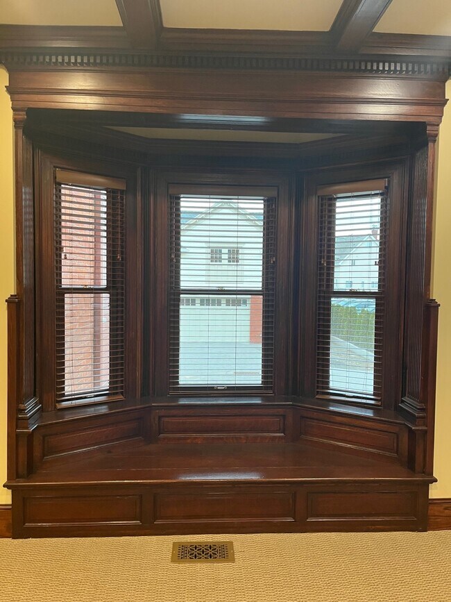 Foto del edificio - 318 W 6th St