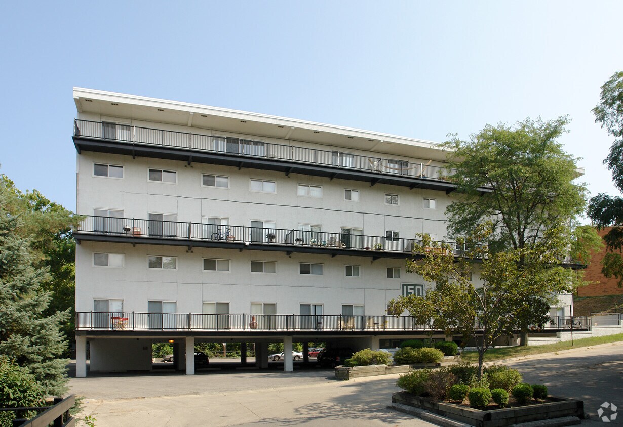 Primary Photo - Chestnut Hill Apartments