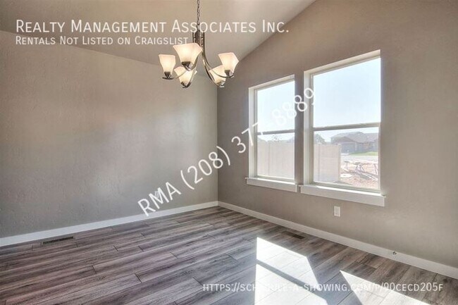 Foto del edificio - 5040 N Elmstone Ave