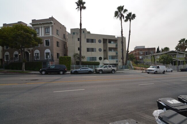 Foto del edificio - 966 S Hoover St