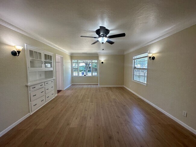 Building Photo - 302 Covena Ave