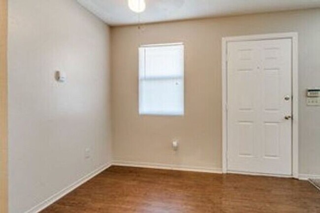 Foto del edificio - 355 48th Ave NW