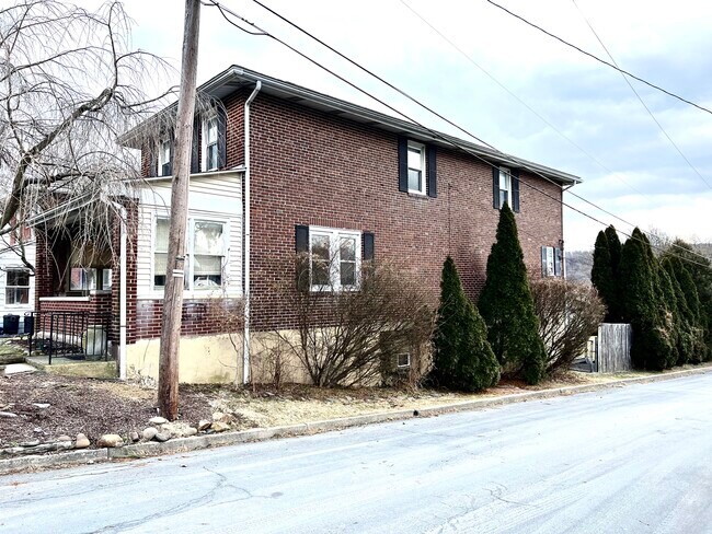 Side of house - 1202 Lehigh Ave