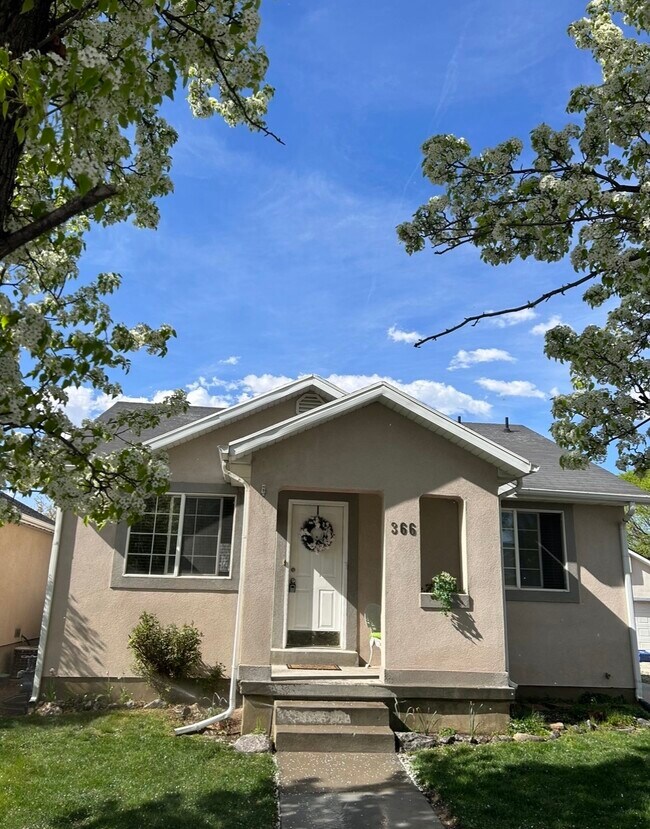 Nice neighborhood with secluded backyard. - 366 W Inauguration Rd