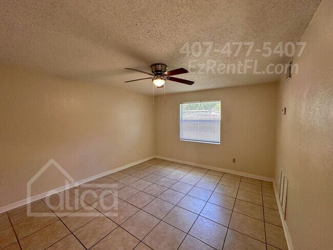 Building Photo - 2905 Villa Dr