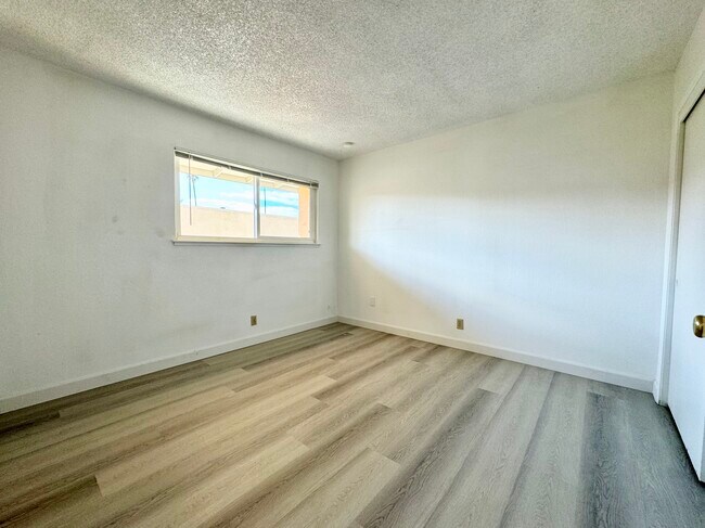 Building Photo - 131 Freeway Dr
