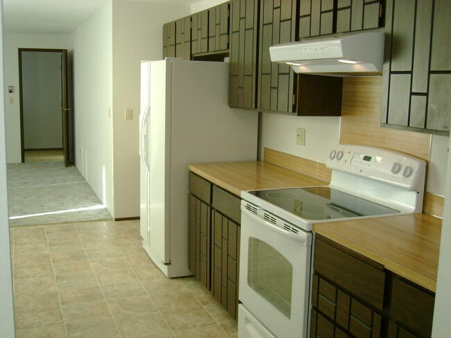 Building Photo - 1420 W 10th St