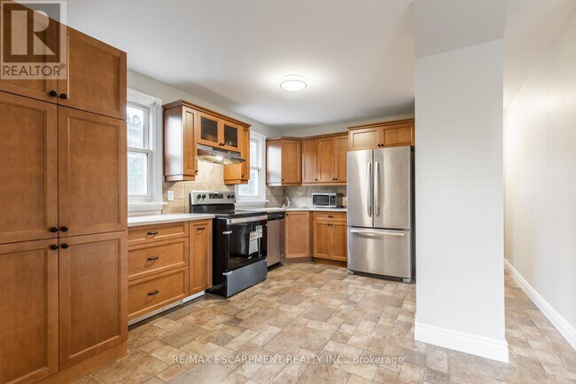 Photo du bâtiment - 129-129 E 22nd St