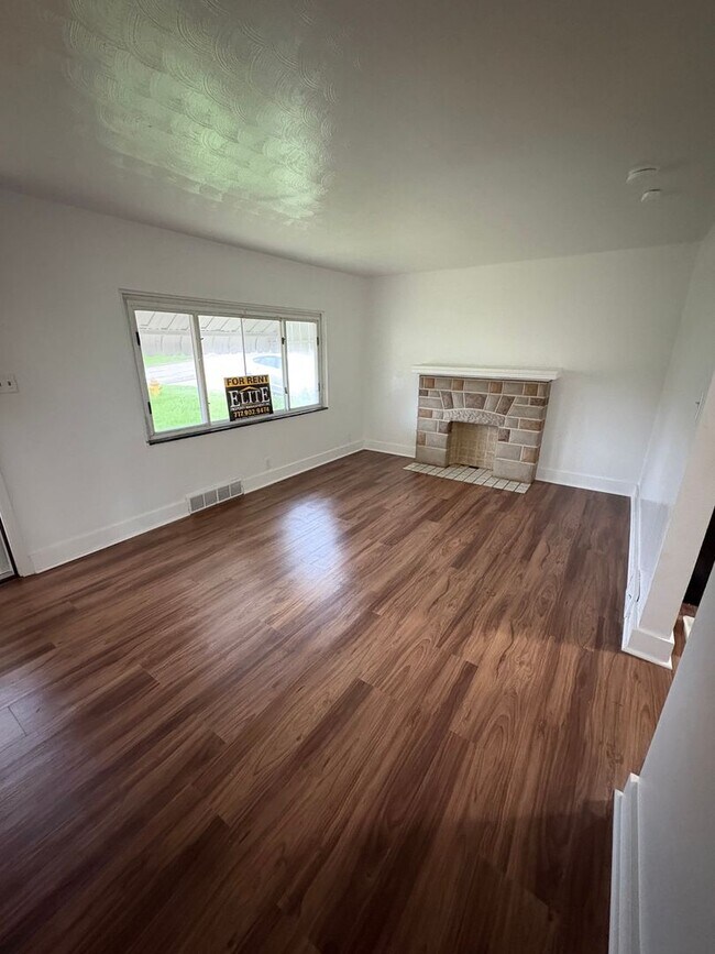 Foto del edificio - 1304 Decker Ave