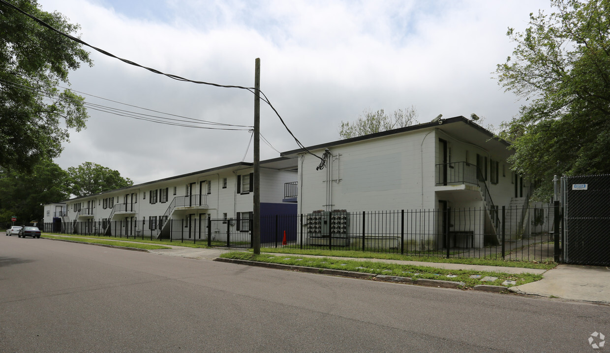 Building Photo - Tiger Landing
