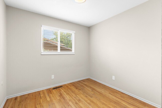 Foto del edificio - 3295 Emerson Ave