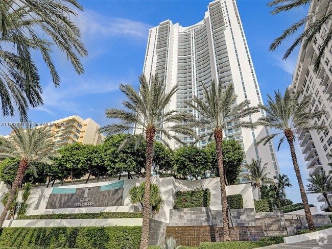 Building Photo - 2711 S Ocean Dr