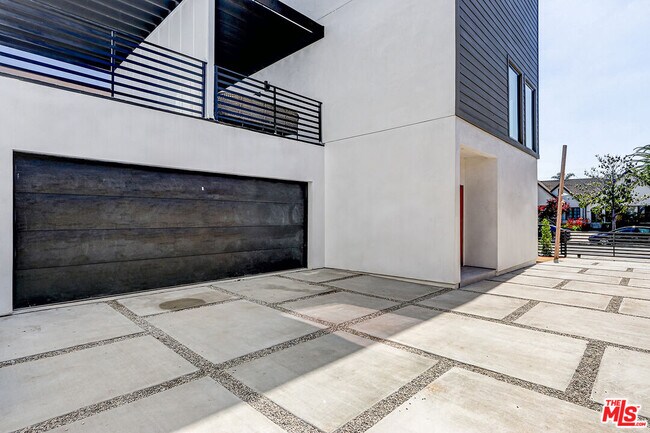 Foto del edificio - 1289 S Sycamore Ave