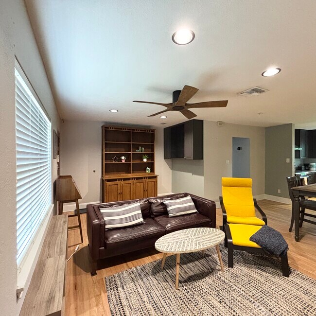 Foto del edificio - 216 E Kaley St