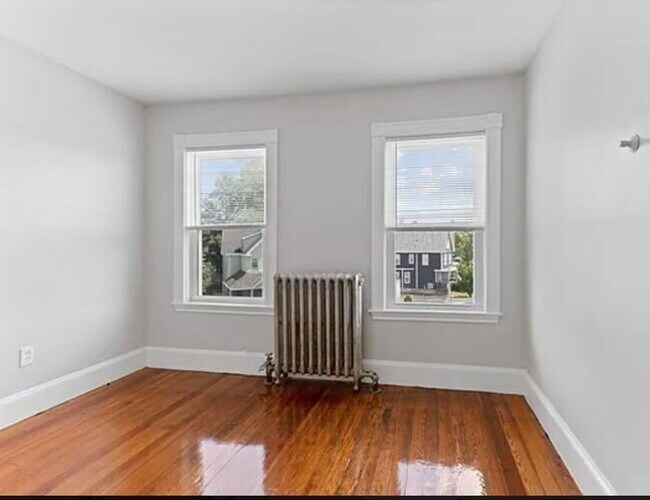 Building Photo - 156 Talbot Ave
